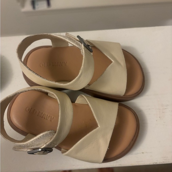 size 6c sandals. Old Navy - Picture 2 of 3